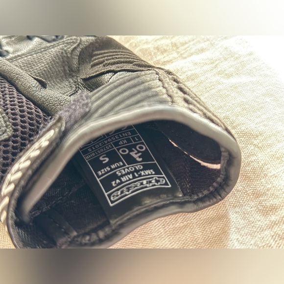 Alpinestars SMX-1 Air V2 Gloves black and white size S motorcycle bike - Picture 9 of 9